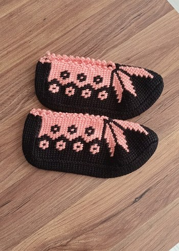 Pembe Nakışlı Örgü Kadın patik