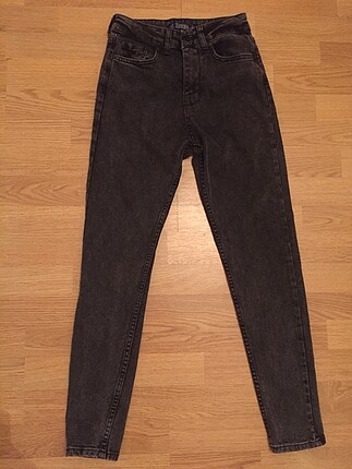 Zara model jean