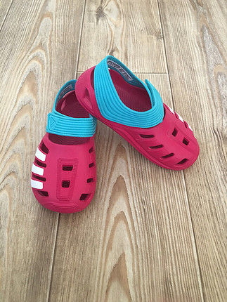 32 Beden turkuaz Renk Adidas orijinal sıfır çocuk sandalet 32 numara