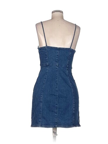 s Beden Pull and Bear Kısa Elbise %70 İndirimli.