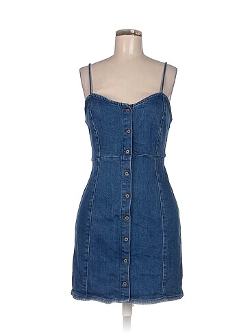 Pull and Bear Kısa Elbise %70 İndirimli.
