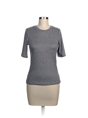 H&M Bluz %70 İndirimli.
