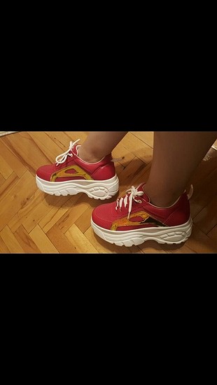 KIRMIZI SNEAKERS