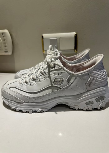 38,5 Beden Skechers ayakkabı