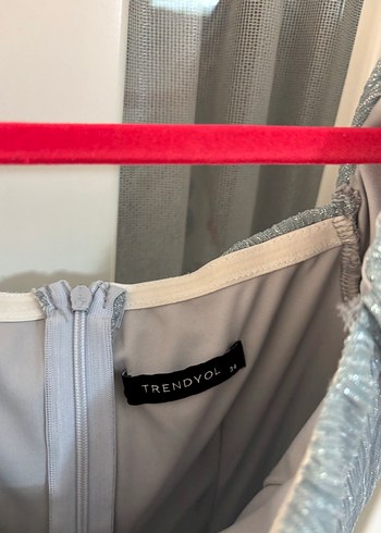 Trendyol & Milla Gri Pilili Midi Straplez Abiye Elbise