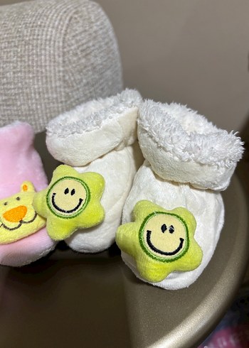 Kız Çocuk Renkli Nakışlı Sıcak Terlik - Görsel 3