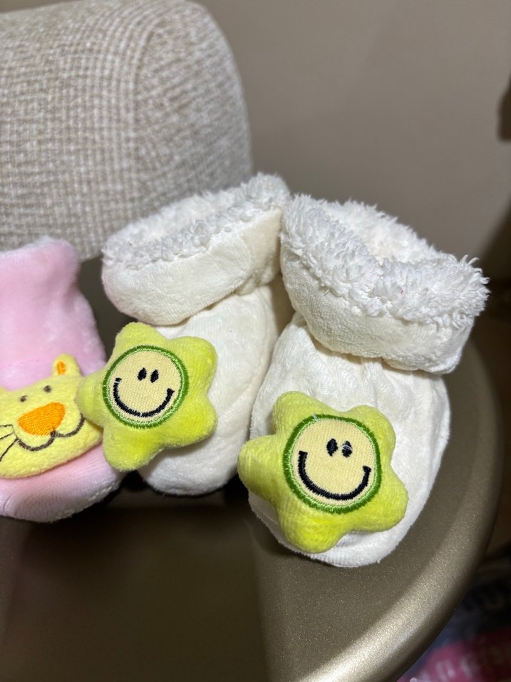 Kız Çocuk Renkli Nakışlı Sıcak Terlik - Görsel 3