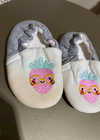 Nakışlı Beyaz Örgü Kız Çocuk Ev Terliği - Görsel 3