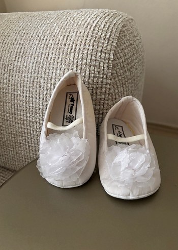 Kız Bebek Beyaz Fırfırlı İlk Adım Ayakkabısı - Görsel 2