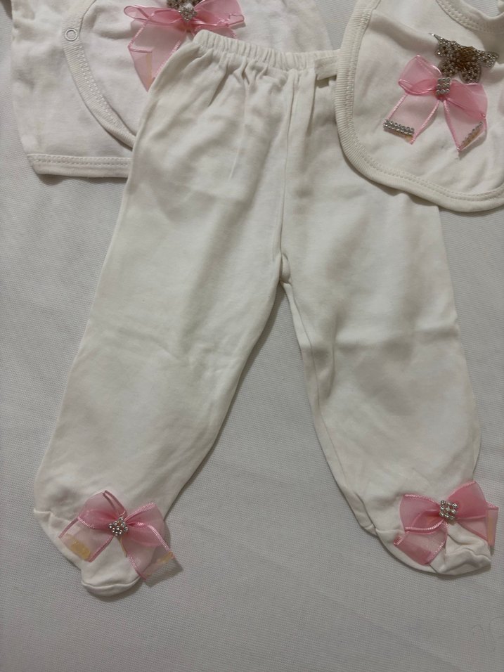 Beyaz Nakışlı Bebek Kız Takımı - Görsel 2