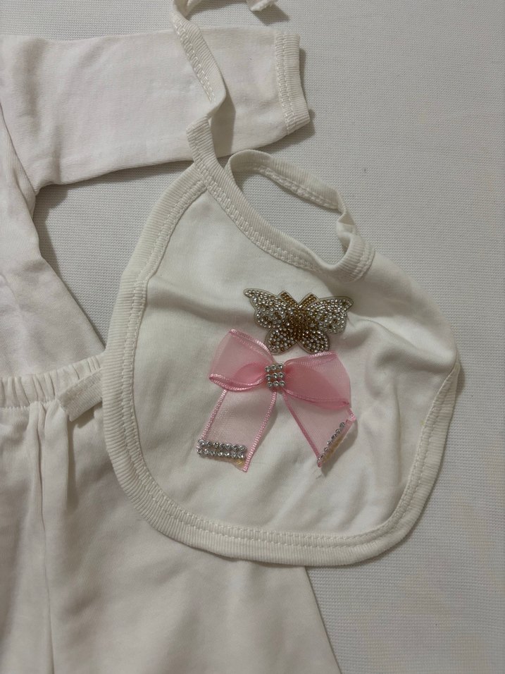 Beyaz Nakışlı Bebek Kız Takımı - Görsel 3