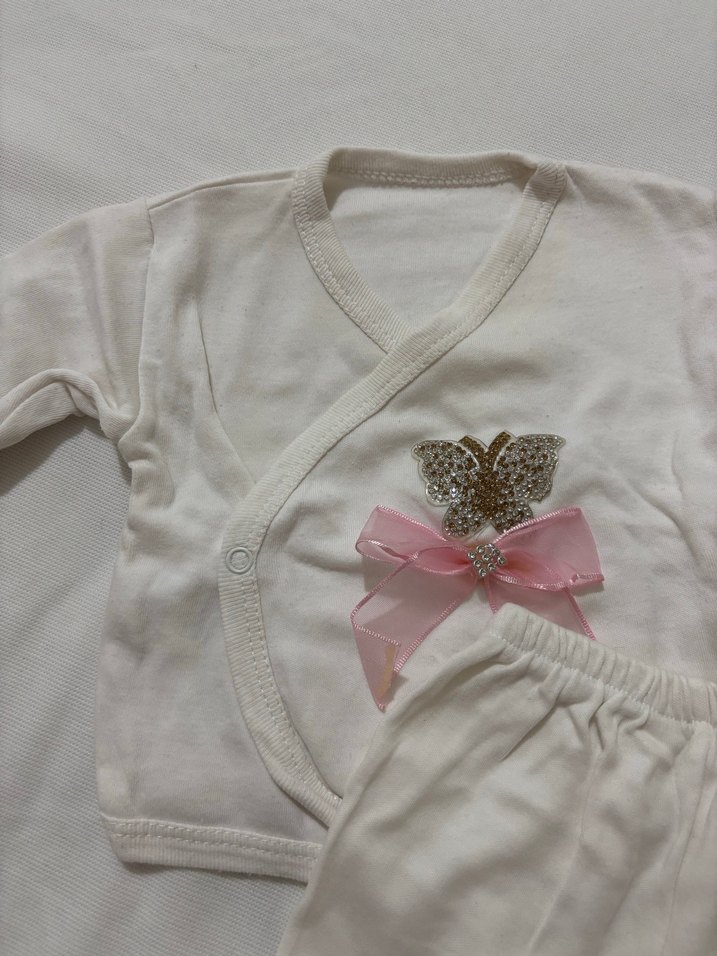 Beyaz Nakışlı Bebek Kız Takımı - Görsel 4