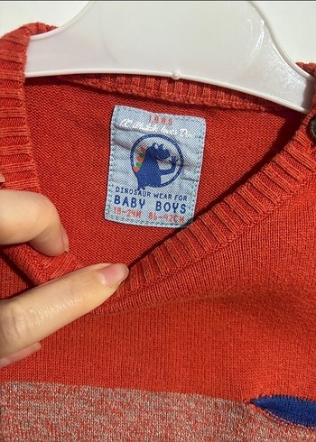 Erkek Çocuk Kırmızı Örgü Kazak - Görsel 2