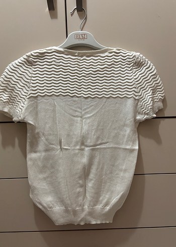 Kısa Kollu Düğmeli Beyaz Mini Hırka - Görsel 2