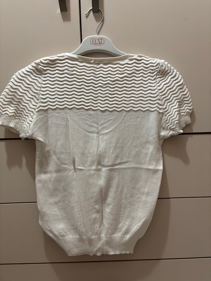 Kısa Kollu Düğmeli Beyaz Mini Hırka - Görsel 2