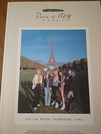 Kpop Itzy photobook + 3 Chaeryeong Card itzy 