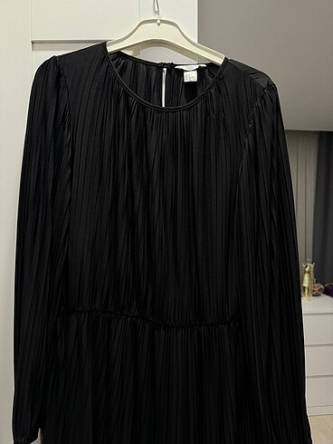 H&M Siyah elbise sıfır hiç giymedim. Sade şık.