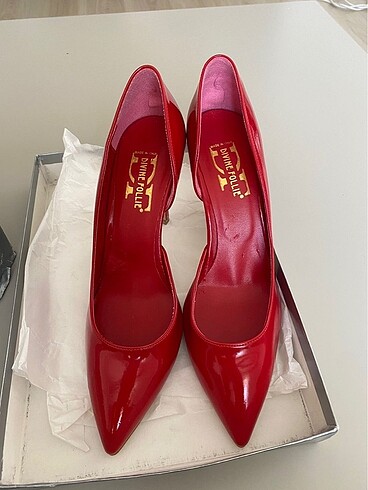 Diğer Kırmızı stiletto bi kaç kez giyildi 38 numara divine follie mark