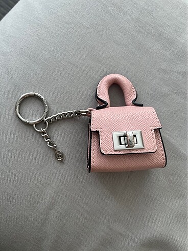 Stradivarius charm anahtarlık