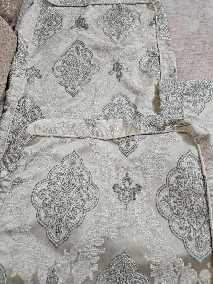 beyaz desenli yastık kılıfı - Görsel 2