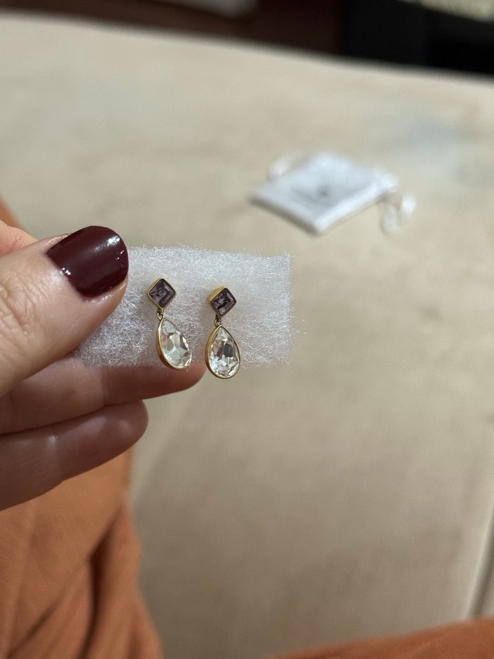 Mini Altın Renkli Minimalist Küpeler - Görsel 2