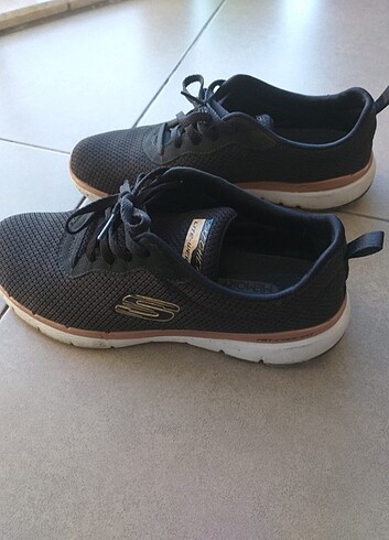 SKECHERS