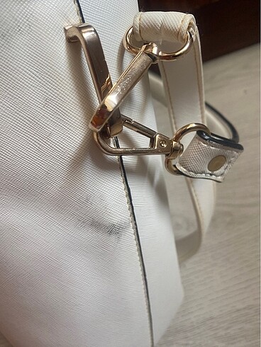 Beyaz klasik omuz çantası sıfır ayarında - Görsel 5