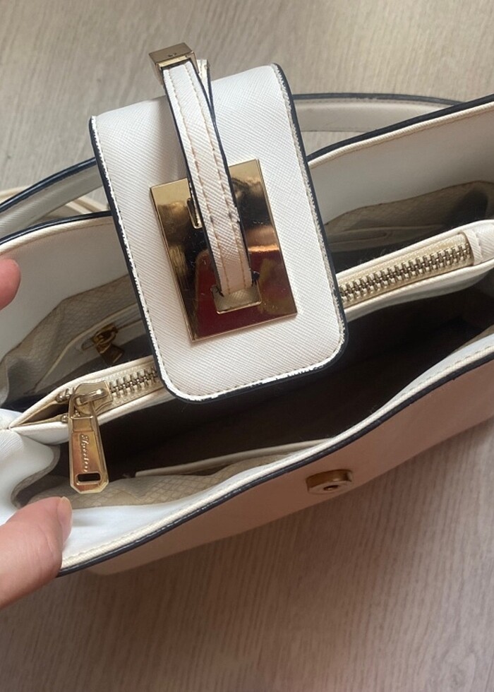 Beyaz klasik omuz çantası sıfır ayarında - Görsel 3