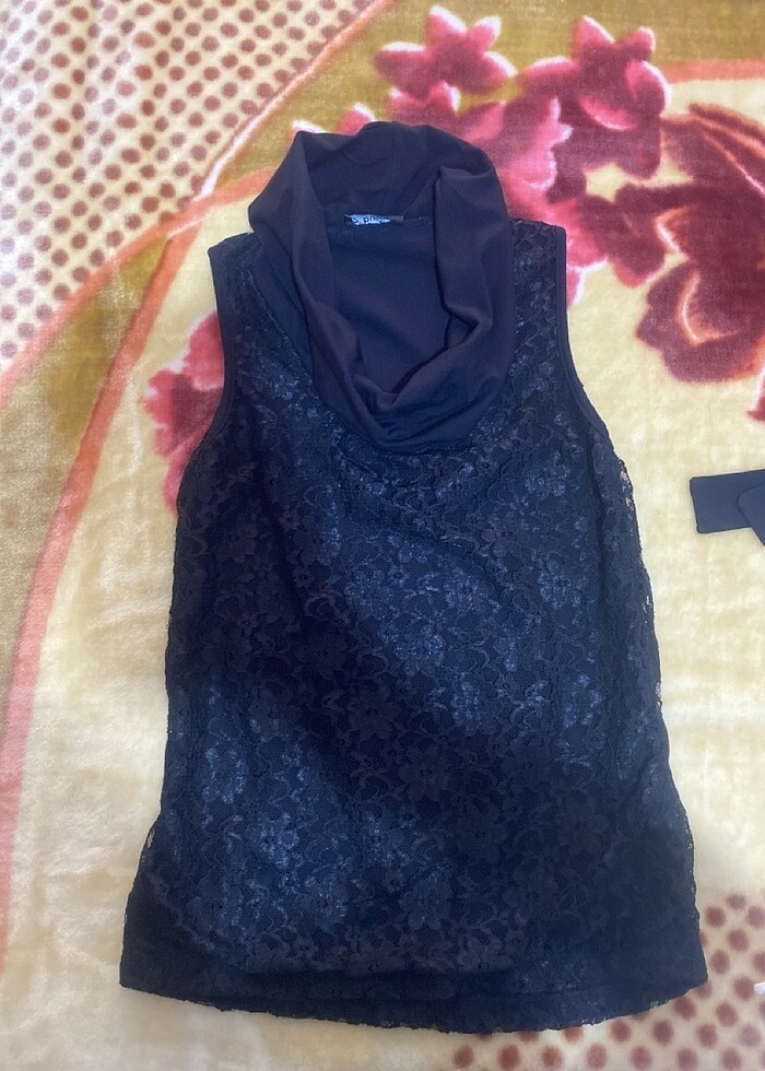 Siyah kolsuz degaje yaka güpür bluz - Görsel 2