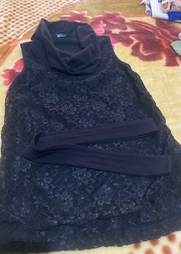 Siyah kolsuz degaje yaka güpür bluz - Görsel 4