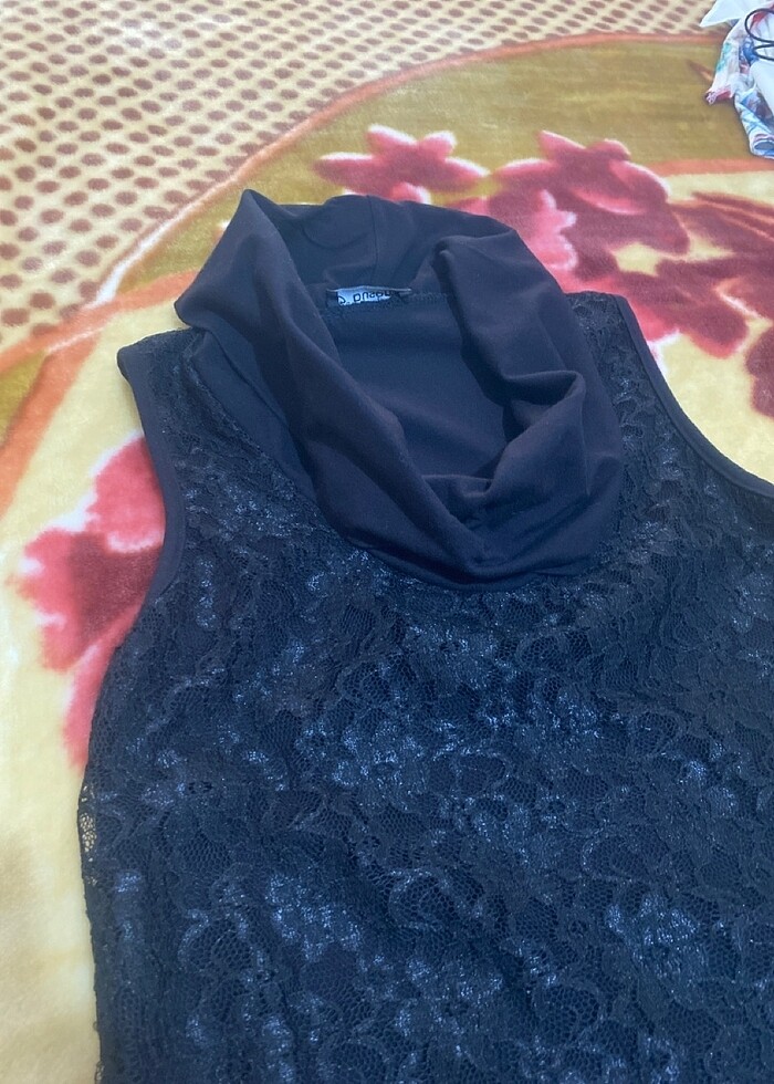 Siyah kolsuz degaje yaka güpür bluz - Görsel 3