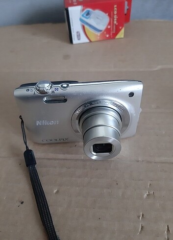 Nikon Coolpix S2700 16 MP 6X Optik 2.7 LCD Ekran Dijital Fotoğra