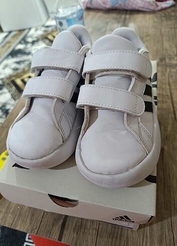 26 Beden Adidas Spor Ayakkabı