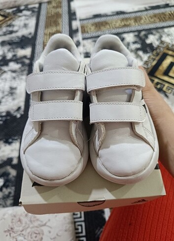 26 Beden beyaz Renk Adidas Spor Ayakkabı