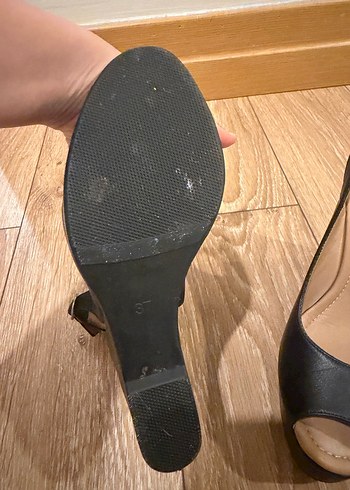 Hotiç marka Kadın Siyah Deri Tokalı Dolgu Topuklu Ayakkabı - Görsel 3