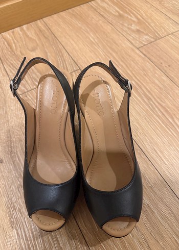 Hotiç marka Kadın Siyah Deri Tokalı Dolgu Topuklu Ayakkabı - Görsel 2