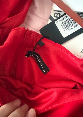 Etiketli Kırmızı V Yaka Uzun Abiye Elbise - Görsel 3