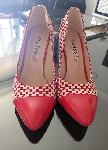 Kırmızı topuklu stiletto ayakkabı 