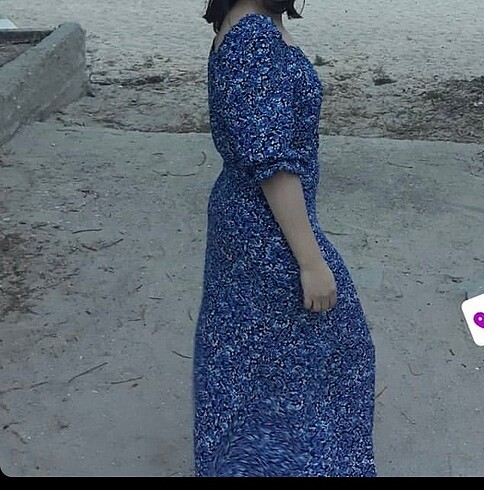 m Beden mavi Renk Cıceklı kare yaka yırtmaçlı mavı elbıse