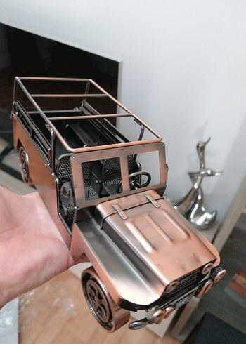 OLDUKÇA BÜYÜK METAL JEEP