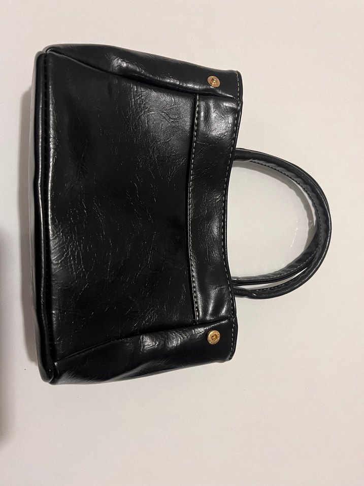 Siyah Parlak Deri Tokalı Kadın Çanta - Görsel 2