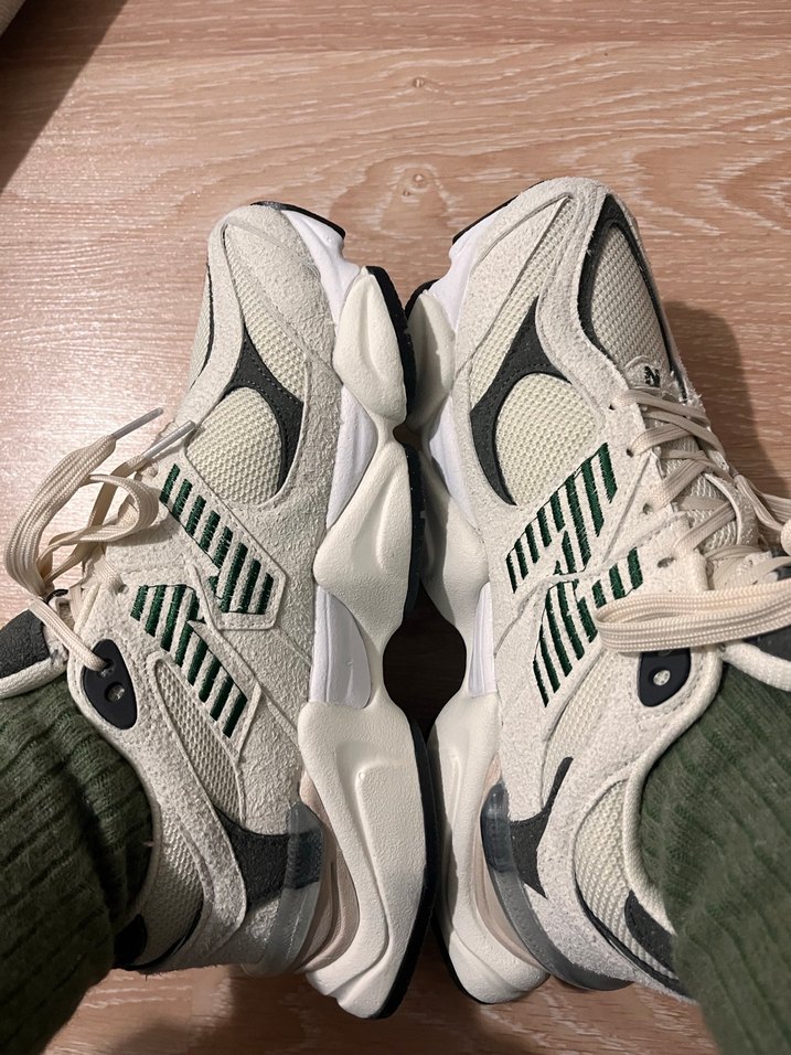 Beyaz New balance 9060 Kadın Spor Ayakkabı - Görsel 2