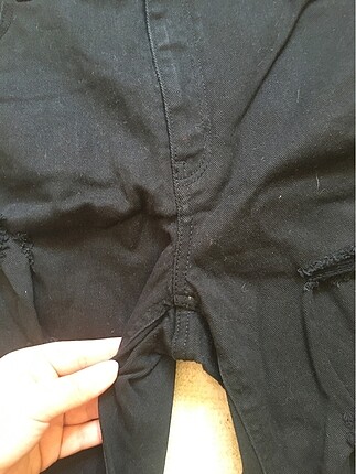 H&M Siyah yırtık kot