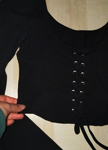 s Beden Kuşgözü detaylı bağcıklı crop bluz 