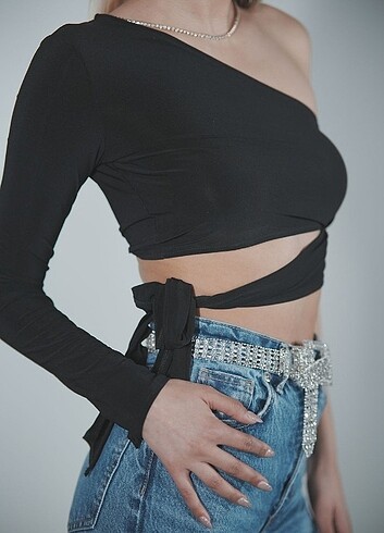 Tek omuz crop bluz