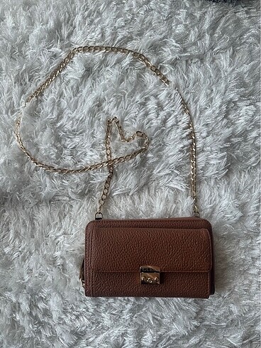 Guess marka birebir hiç kullanılmamış askılı çanta