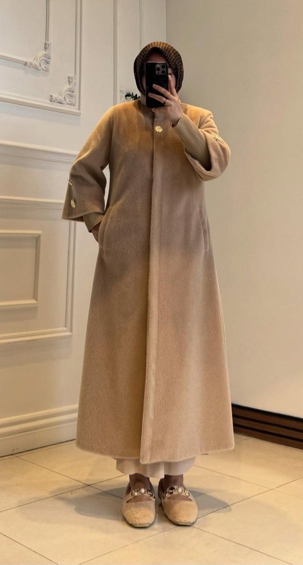 Bej Uzun Kadın Kürklü Kaban - Görsel 2