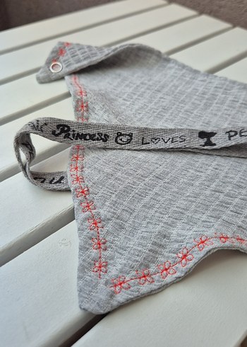 Gri Nakışlı Bebek Önlüğü - Görsel 2