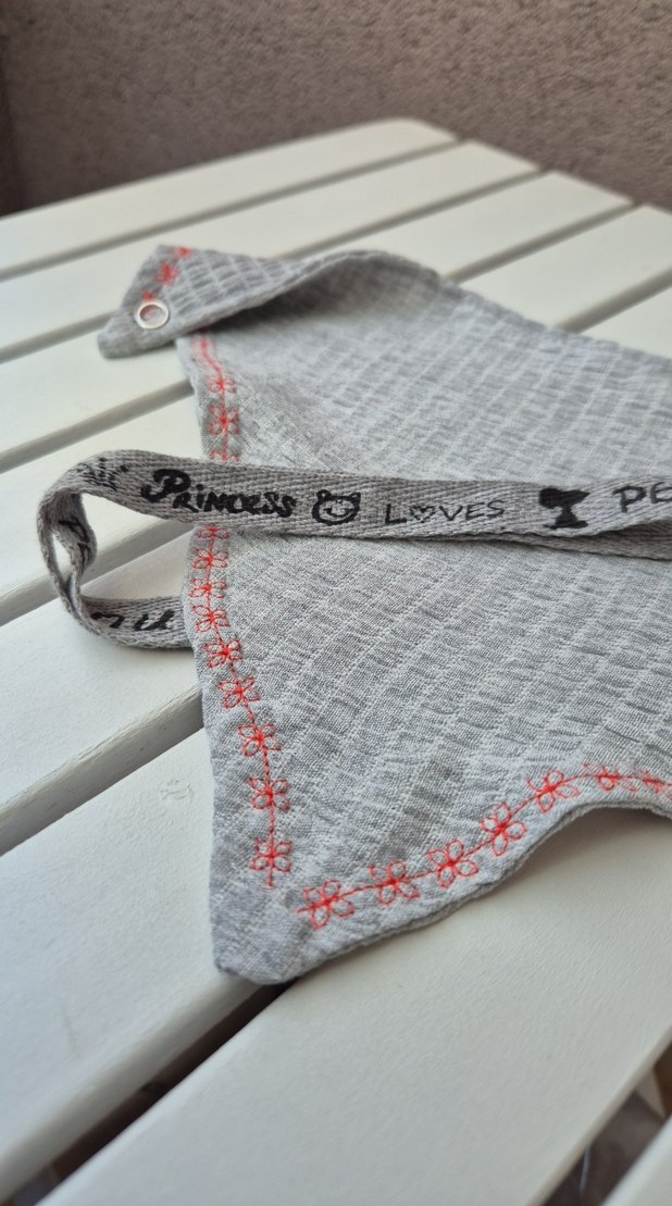 Gri Nakışlı Bebek Önlüğü - Görsel 2