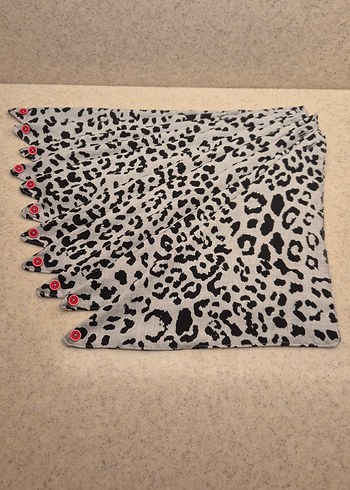 Leopar Desenli Gri Bebek Önlüğü - Görsel 3